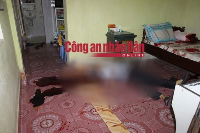 Ngay sau khi xảy ra vụ trọng án, lực lượng chức năng đã có mặt kịp thời để phong tỏa, bảo vệ hiện trường vụ án. Thiếu tướng Sùng A Hồng, Giám đốc Công an tỉnh Điện Biên đánh giá đây là một vụ án có tính chất đặc biệt nghiêm trọng. Trong ảnh, hiện trường 2 vợ chồng ông Vụ bị bắn chết.  (Ảnh: Công an nhân dân)