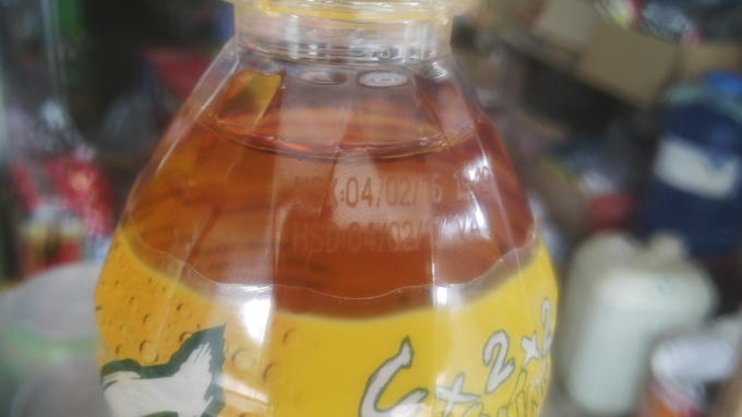 Chai C2 nằm trong lô sản phẩm bị buộc thu hồi theo quyết định xử phạt của thanh tra Bộ Y tế mà PV mua được tại quầy tạp hóa T.S.