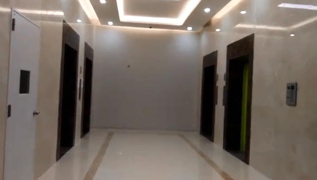 Theo đơn tố cáo, chủ đầu tư đã bịt lối vào sảnh chờ thang máy để phục vụ cho các khu thương mại.