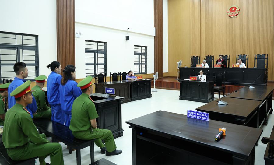 Hội đồng xét xử tuyên án