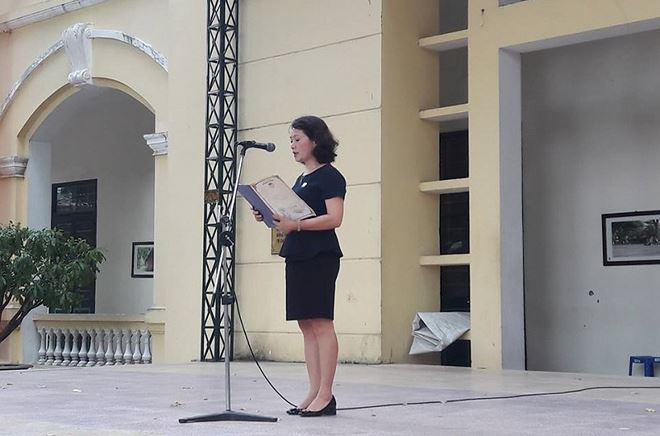 Bà Lê Mai Anh - Bí thư Đảng ủy, Hiệu trưởng Trường THPT Chu Văn An.