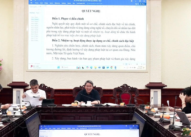 Bộ trưởng Bộ Tư pháp Nguyễn Hải Ninh chủ trì phiên họp.