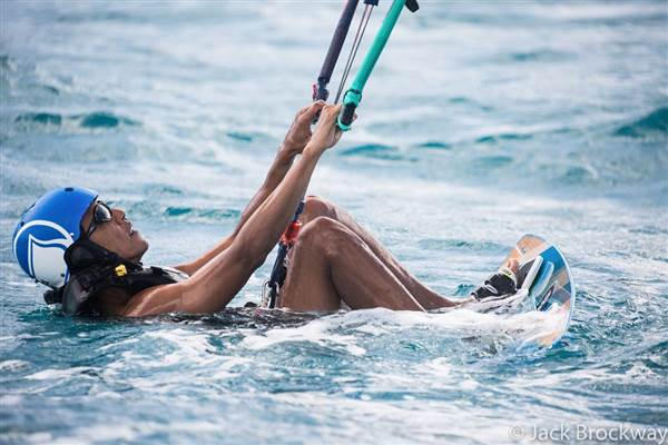 Sau khi rời nhiệm sở, cựu Tổng thống Obama dành thời gian để nghỉ ngơi, thư giãn và chơi các môn thể thao mà ông ưa thích: golf, lướt ván diều, bóng bầu dục...