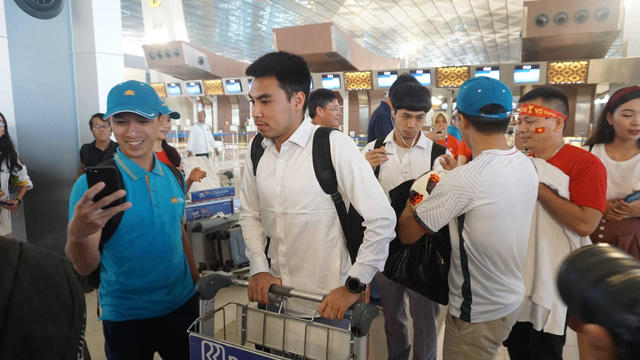 Các cầu thủ Olympic Việt Nam sẽ về Việt Nam vào lúc 12h30 hôm nay - Ảnh: Nguyễn Dương