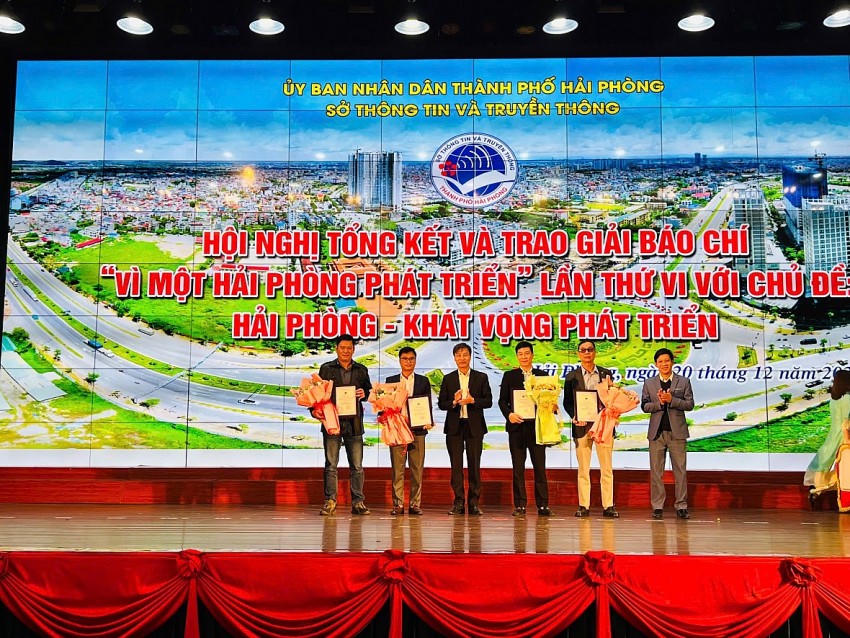 Nhóm tác giả đạt giải C cuộc thi.
