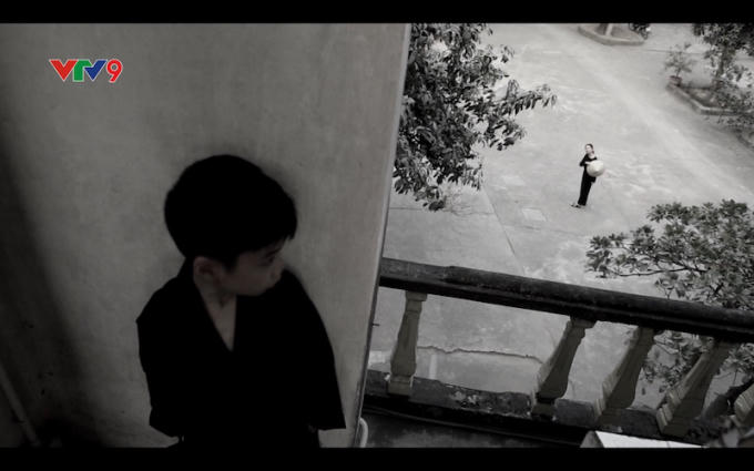 Bao nhiêu lần mẹ cậu tất tả lên chùa tìm giữa trưa nắng hè hay những ngày giá rét là bằng đó lần cậu trốn mẹ sau những cánh cửa, hậu đường để được ở lại chùa.