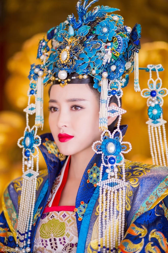 Cô sinh năm 1986, được mọi người biết đến với vai diễn Phan Kim Liên trong Thủy Hử.