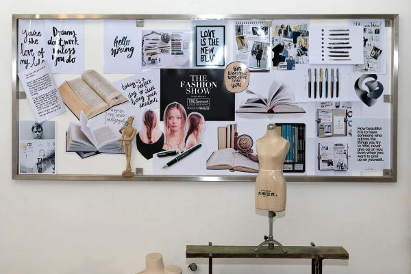 Ngoài những người mẫu hàng đầu của Việt Nam, hoa hậu Phạm Hương và siêu mẫu Hà Anh sẽ tham gia “The Fashion Show” trong vai trò đặc biệt, để tạo thêm hiệu ứng ấn tượng khó quên cho show diễn với công chúng.