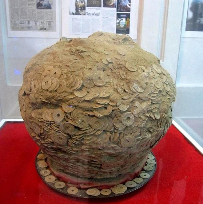 Hũ tiền cổ trong bộ sưu tập của &ocirc;ng X&ecirc;nh