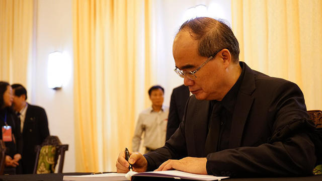 Bí thư Thành ủy TPHCM lưu trong sổ tang: "Thành ủy, HĐND, UBND, UBMTTQVN Thành phố và nhân dân TPHCM vô cùng thương tiếc, vĩnh biệt đồng chí Đại tướng Trần Đại Quang, Ủy viên Bộ Chính trị, Chủ tịch nước Cộng hòa-Xã hội- Chủ nghĩa Việt NamTrong suốt quá trình hoạt động, công tác, đồng chí đã có nhiều đóng góp cho sự nghiệp cách mạng vẻ vang của Đảng và dân tộc. Trên cương vị chủ tịch nước, đồng chí đã có nhiều quan tâm, ủng hộ việc xây dựng các chủ trương chính sách để TPHCM phát triển nhanh, bền vững hơn vì cả nước. Trong thời gian là đại biểu quốc hội khóa XIV, thuộc đoàn đại biểu Quốc hội TPHCM, đồng chí đã dành nhiều thời gian tiếp xúc, lắng nghe ý kiến, nguyện vọng chính đáng của người dân Thành phố để có hướng giải quyết kịp thời..."