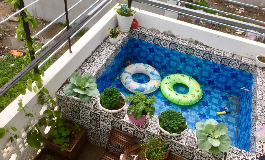 Bể bơi ở sân thượng tầng 4