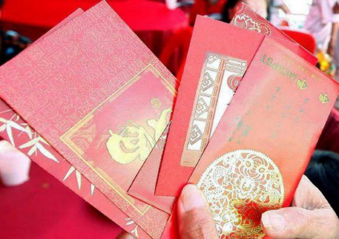 Người Malaysia cũng có phong tục mừng tuổi năm mới.