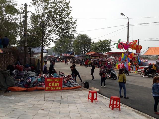 Bán hàng ở những nơi có biển cấm.