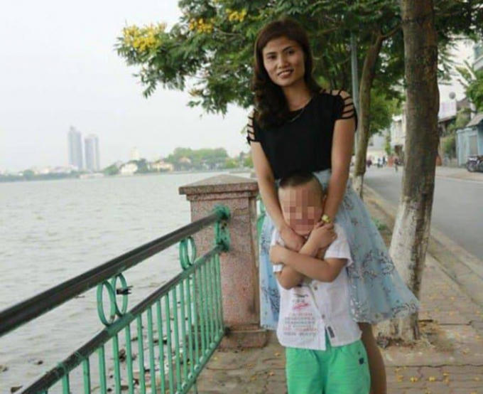 Chị Vũ Thị Hương và cháu M.