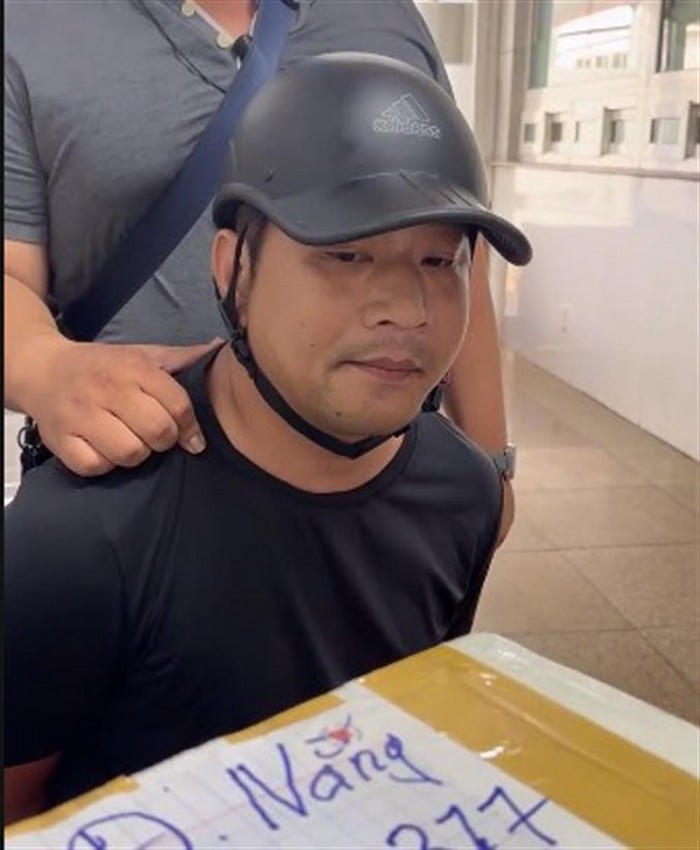 Đối tượng Phan Minh Trung tại thời điểm bị bắt giữ (Ảnh Công an Đà Nẵng).