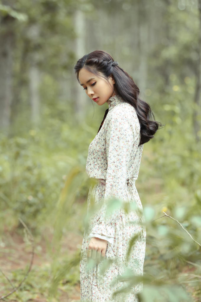 Hình ảnh dịu dàng nữ tính của Bella Mai trong dự án mới.