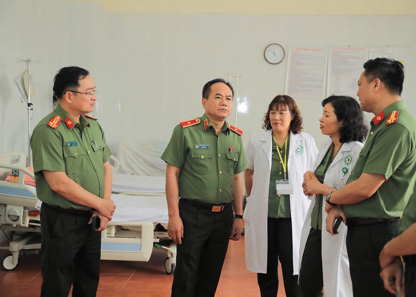 Đoàn công tác làm việc với ban lãnh đạo Bệnh viện CATP.