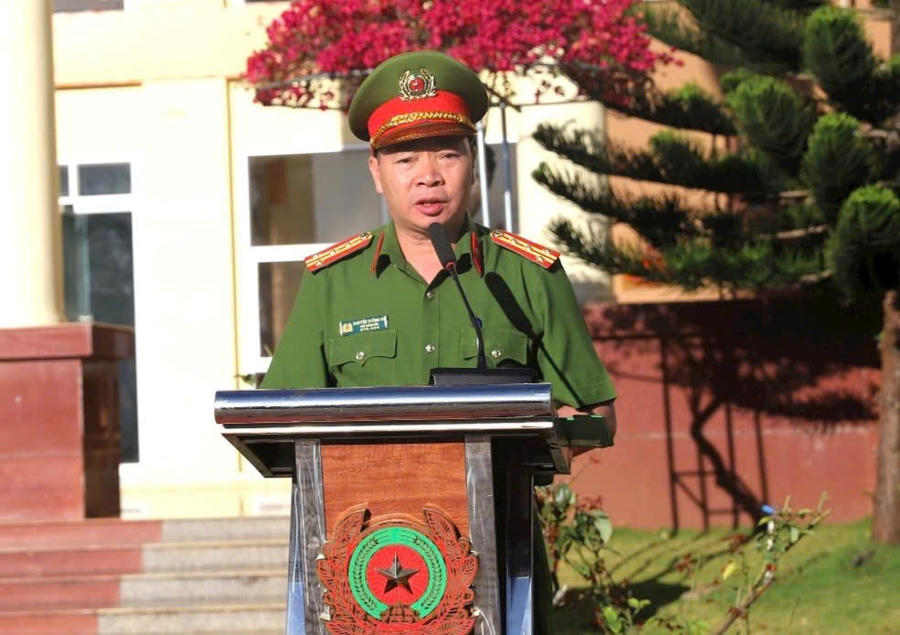 Đại tá Nguyễn Tường Vũ- Phó Giám đốc Công an tỉnh Đắk Nông phát biểu chúc mừng các đơn vị. Ảnh: Thanh Nga