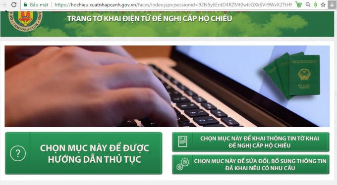 Người dân dễ dàng làm thủ tục làm tờ khai khi vào website của Cơ quan Quản lý xuất nhập cảnh và chọn mục trên cùng bên phải: "Chọn mục này để khai nhận thông tin tờ khai đề nghị cấp hộ chiếu"