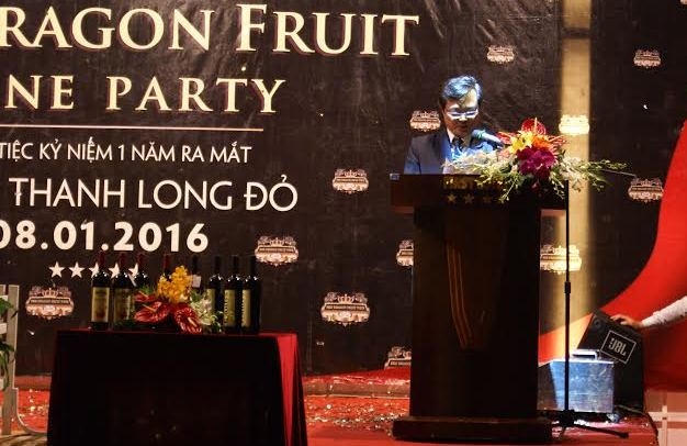 Vang Thanh Long Đỏ nhận c&uacute;p v&agrave;ng sản phẩm được y&ecirc;u th&iacute;ch ASEAN 2015