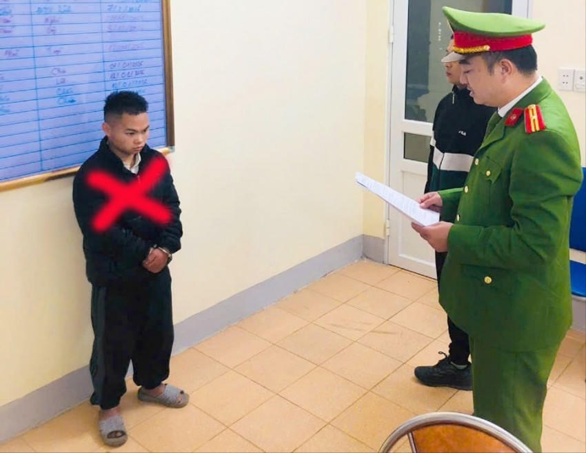 Giàng A Phử tại cơ quan công an.