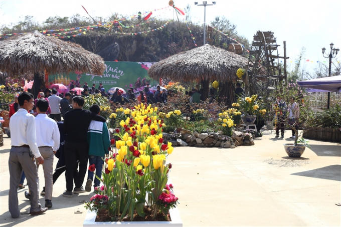 Đến lễ hội Sắc xu&acirc;n T&acirc;y Bắc, chơi đ&atilde; đời, mang về qu&agrave; qu&yacute;