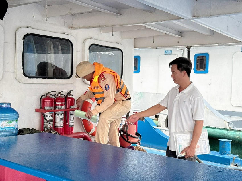 Trong hai tuần CSGT đã kiểm tra 490 phương tiện đường thuỷ.