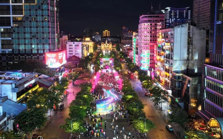 Lễ hội Áo dài TP HCM năm 2025 kéo dài đến ngày 9/3.