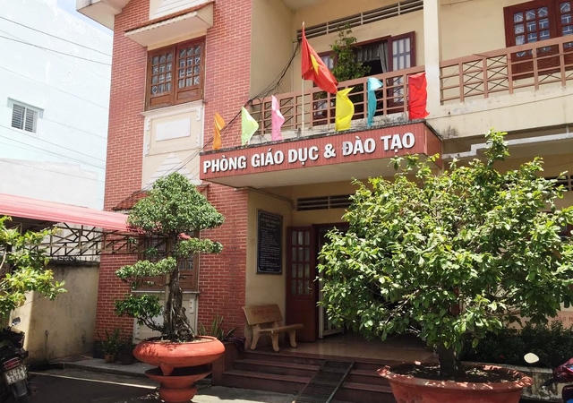 Phòng Giáo dục &amp; Đào tạo huyện Bến Lức, tỉnh Long An.