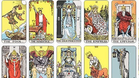 Tarot là hình thức giải mã những vẫn đề thông qua những lá bài.