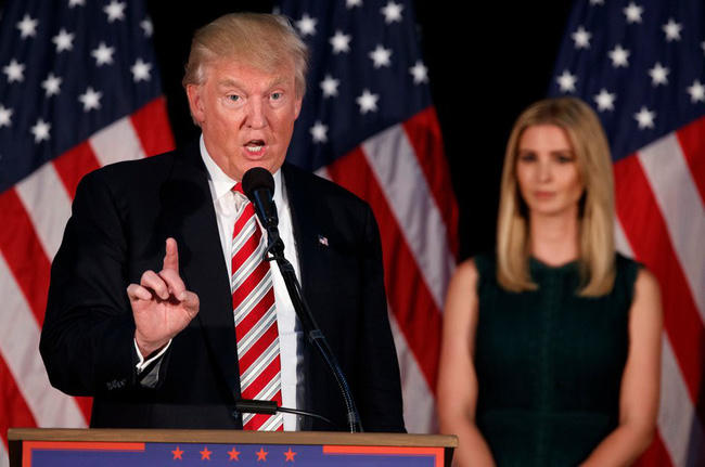 Khi rời khỏi Trump Organization, Ivanka nhận được 2 triệu USD tiền trợ cấp - số tiền được trả sau khi ông Trump tuyên thệ nhậm chức.