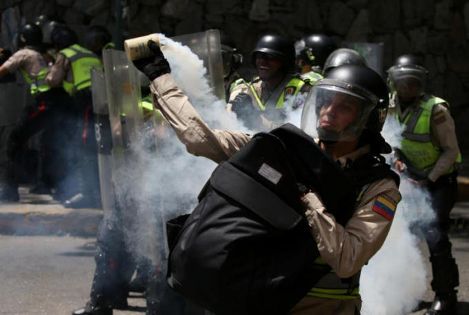 Venezuela: L&agrave;n s&oacute;ng biểu t&igrave;nh chống ch&iacute;nh phủ lan rộng