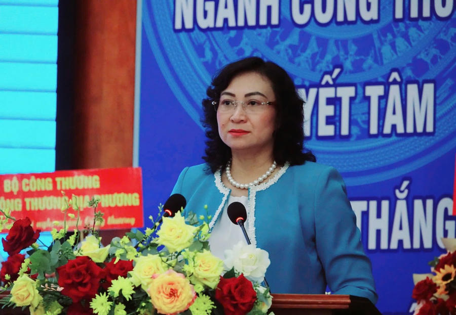 Thứ trưởng Bộ Công thương Phan Thị Thắng phát biểu tại hội nghị.