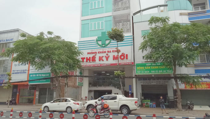 Giá khám chữa bệnh, thẩm quyền điều trị nội trú, trình độ chuyên môn của y bác sĩ người Việt và người Trung Quốc,... là những vấn đề mà dư luận quan tâm rất nhiều tại phòng khám Thế Kỷ Mới.
