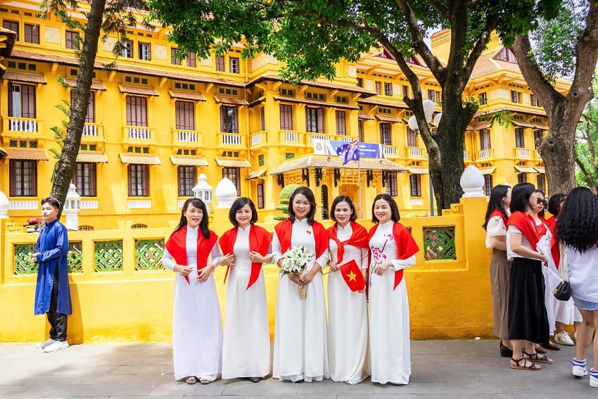 Không khí mừng Quốc khánh 2/9 lan tỏa khắp phố phường Hà Nội