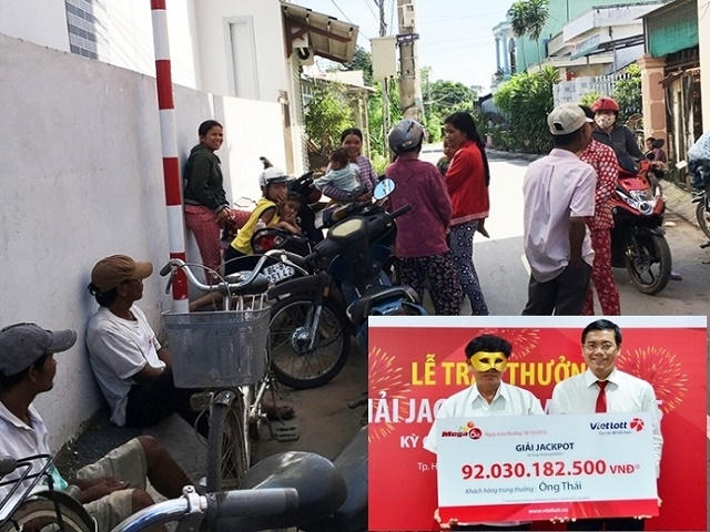 Rất nhiều người “bao vây” gia đình ông Thái khi nghe tin ông này trúng Jackpot 92 tỷ.