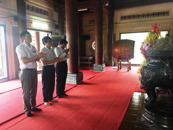 B&agrave;i 1 - &ldquo;Tri &acirc;n k&yacute; sự&rdquo;: Viếng mộ Đại tướng