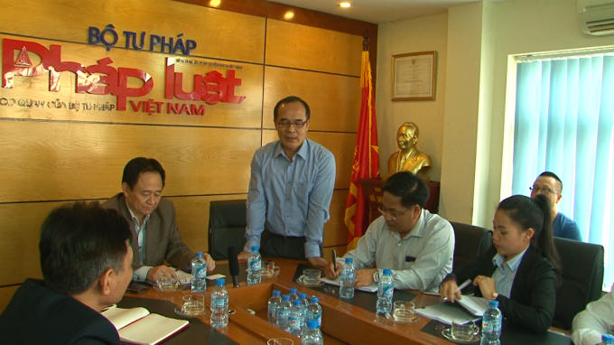 Ông Ketsana Phu Ma Chay - Vụ trưởng Vụ Hợp tác và Kế hoạch - Bộ Tư pháp Lào phát biểu tại buổi làm việc