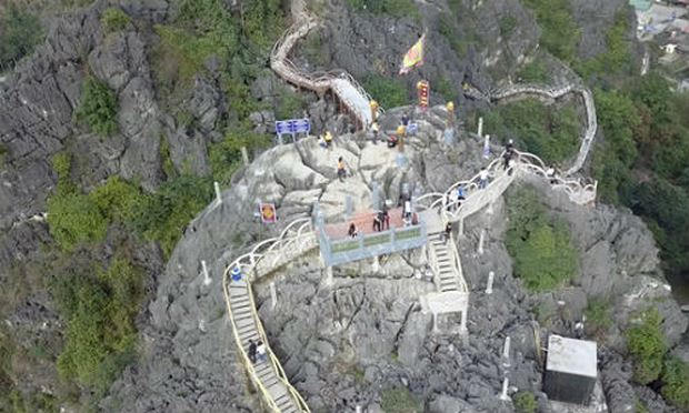 Công trình vi phạm trên núi Cái Hạ.