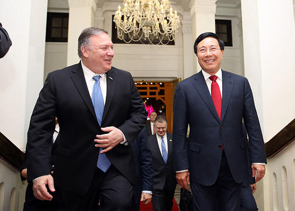 Phó Thủ tướng, Bộ trưởng Ngoại giao Phạm Bình Minh đón Ngoại trưởng Hoa Kỳ Mike Pompeo.