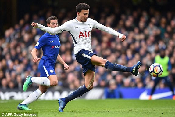 Dele Alli ghi bàn thắng ấn định tỉ số 3-1 cho Tottenham. (Ảnh: AFP/ Getty Images.)
