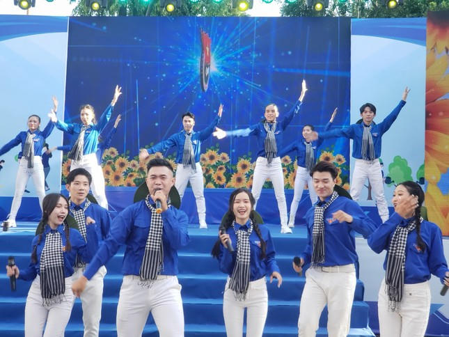 z5188424734748-781af690fd40228a80973b9d732c1de1-4103