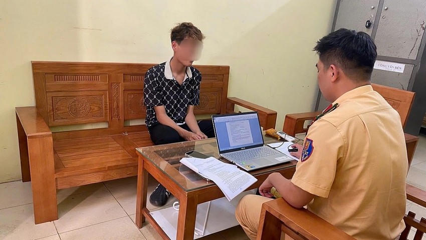 Công an tỉnh Cao Bằng triệu tập các đối tượng bốc đầu xe để xác minh, làm rõ. (Ảnh: Công an Cao Bằng).