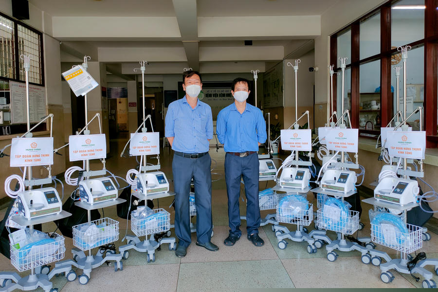200 máy thở oxy dòng cao đã được Tập đoàn Hưng Thịnh trao tặng trực tiếp đến các bệnh viện