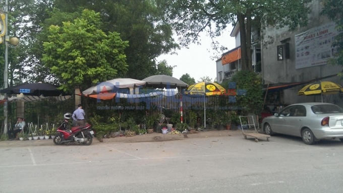 Không còn chỗ cho người đi bộ.