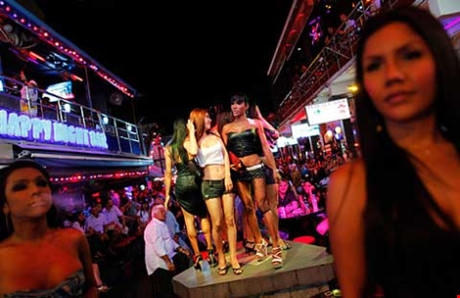 Hiện ở Thái Lan có hơn 250.000 người tham gia hoạt động bán dâm. Ảnh: Reuters