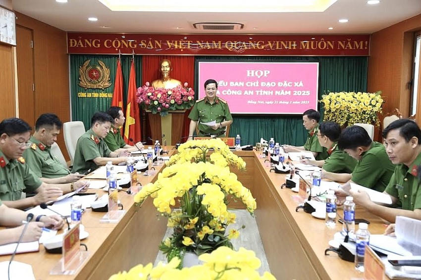 Đại tá Trần Anh Sơn, Phó Giám đốc Công an tỉnh, Thủ trưởng Cơ quan thi hành án hình sự, Công an tỉnh phát biểu tại hội nghị.