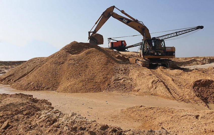 Bộ Xây dựng đề nghị 6 tỉnh phía Nam khẩn trương cấp phép mỏ vật liệu cho các dự án giao thông.