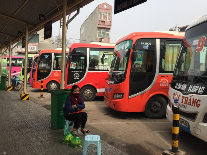 Bến xe ng&agrave;y gi&aacute;p Tết vắng như