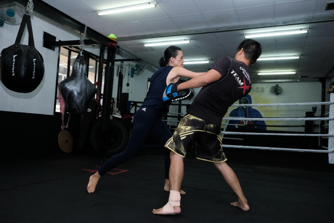 Hoàng Oanh tiết lộ hậu trường tập luyện cực khổ cho vai diễn đại ca Mỹ Dung trong Những tháng năm rực rỡ